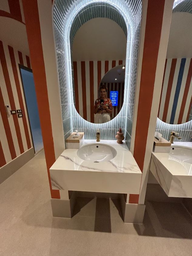 Thread design bathroom pattern